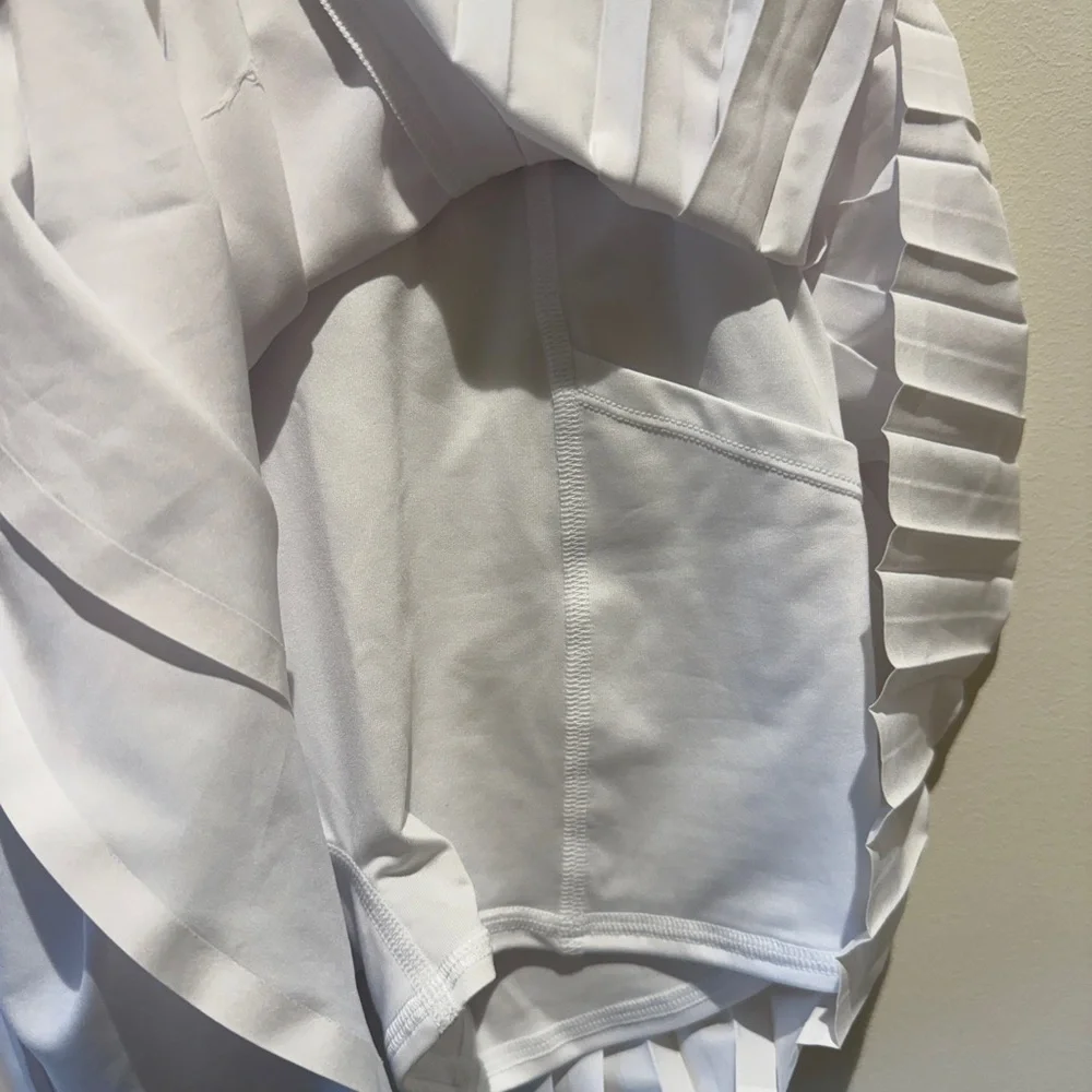 alo Aces White Tennis Skirt size X-Small